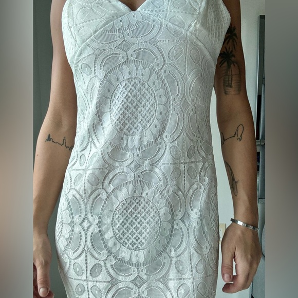 Lace mini dress - Picture 2 of 4